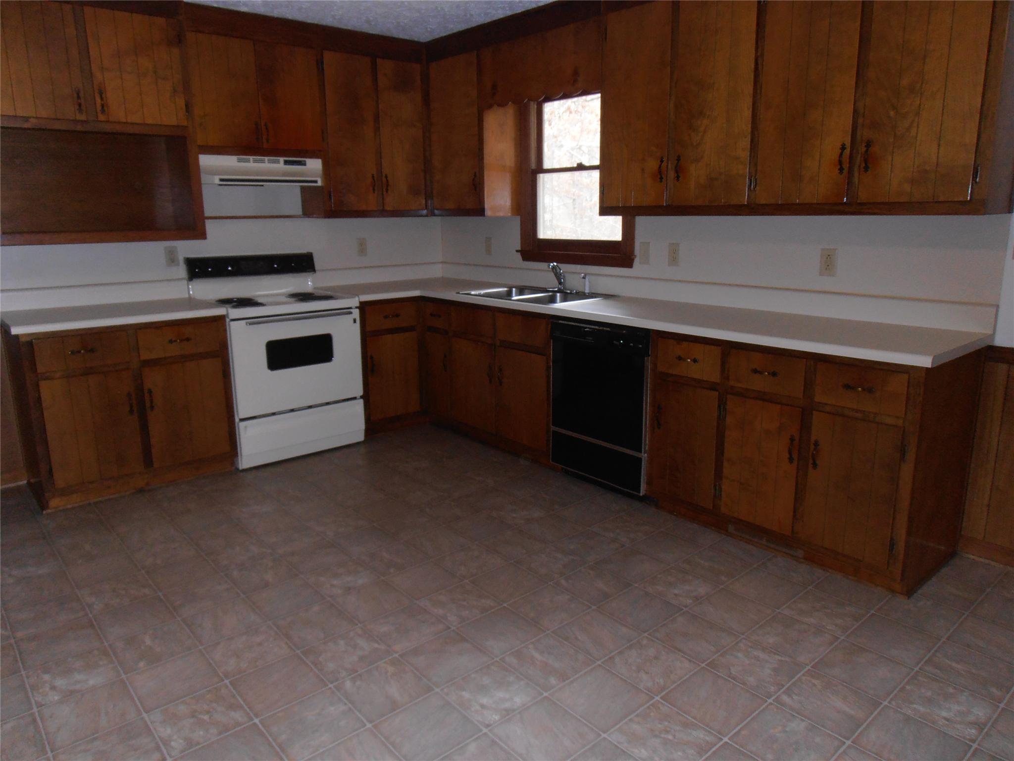 135 Thomas Dr, Jackson, GA 30233 photo 3