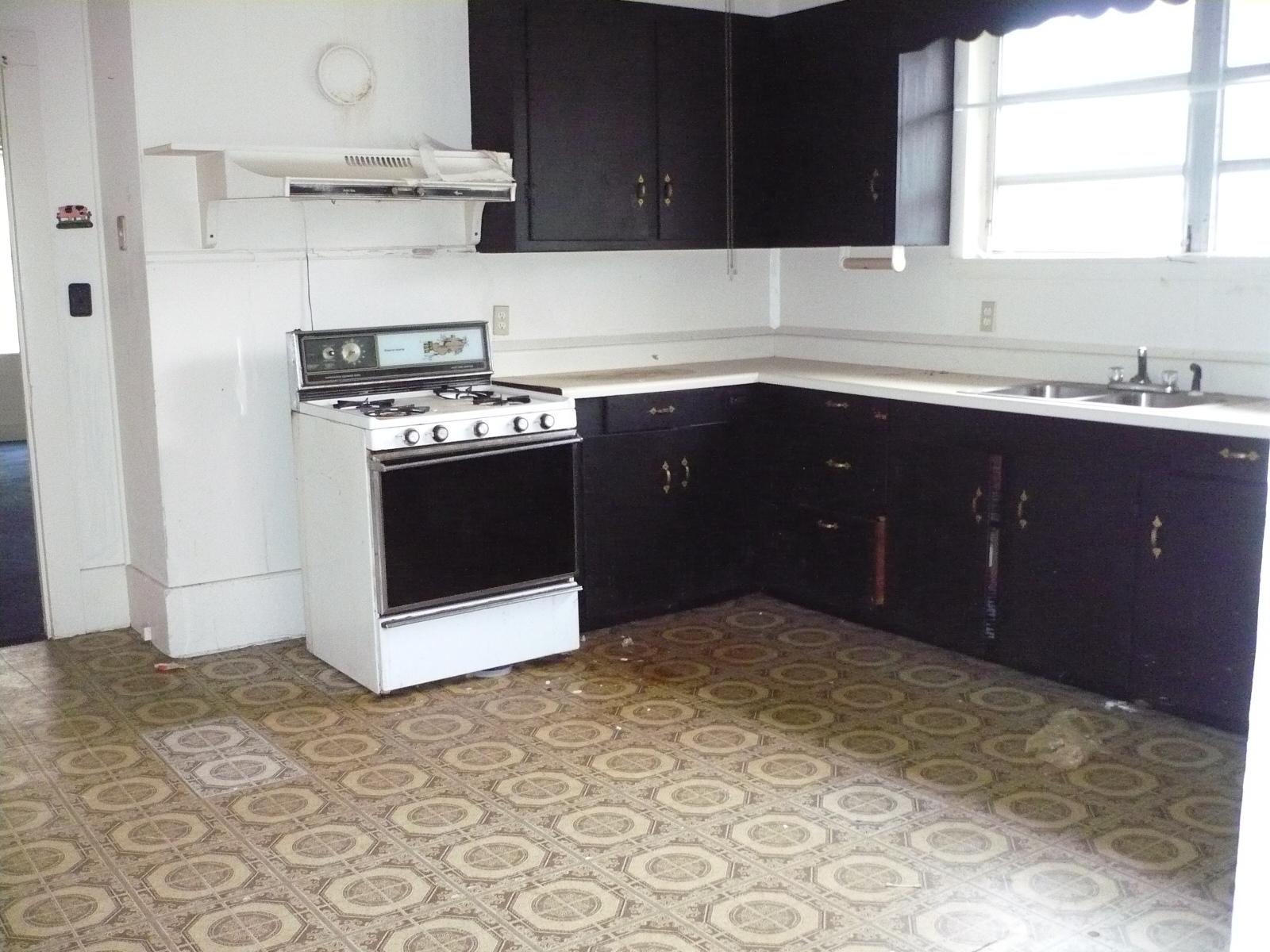 1203 E 3rd Ave, Lanett, AL 36863 photo 9