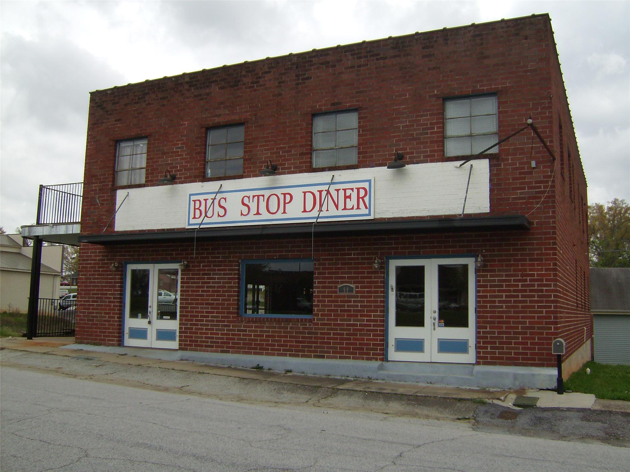 99 Railroad St W, Toccoa, GA 30577 photo 1