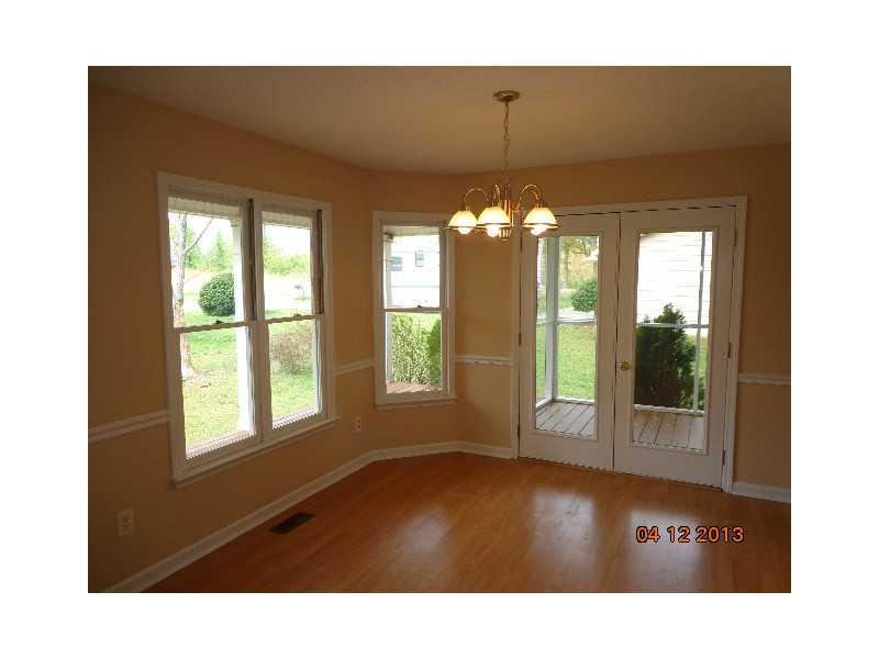 16 Farmbrook Dr, Cartersville, GA 30120 photo 2