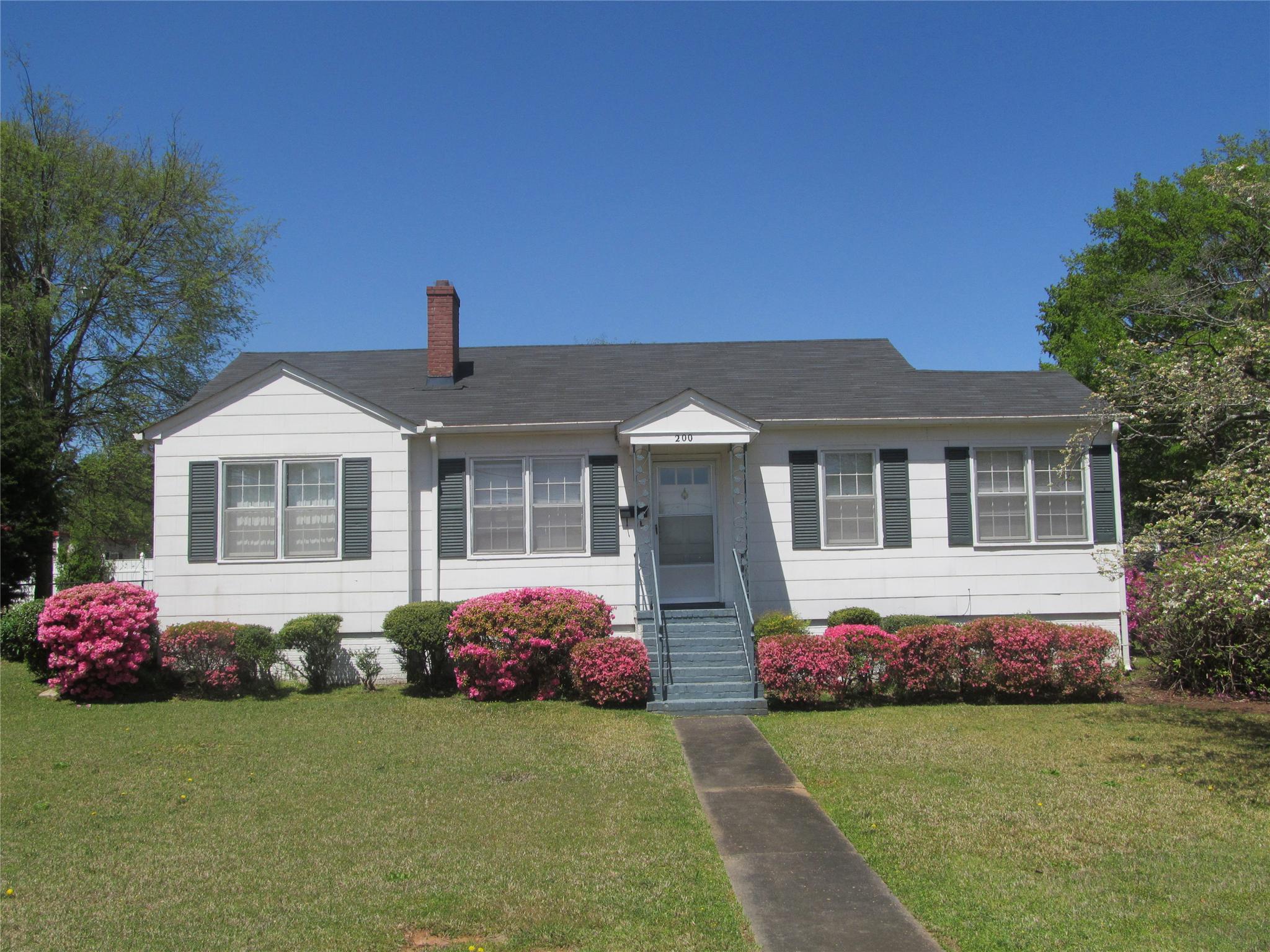 200 Beechwood Cir, Lagrange, GA 30240 photo 1