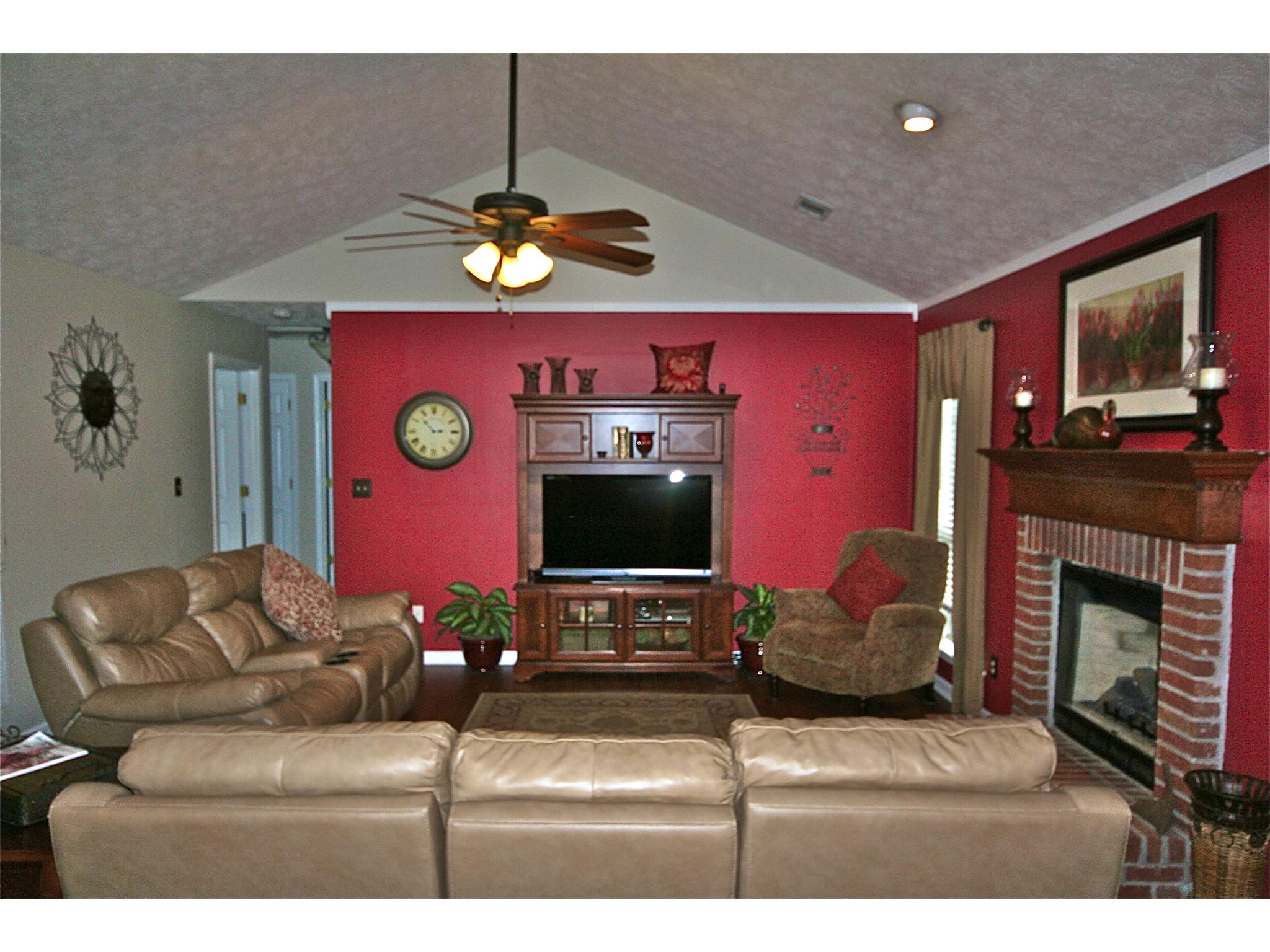 111 Twelve Oaks Dr, Lagrange, GA 30241 photo 3