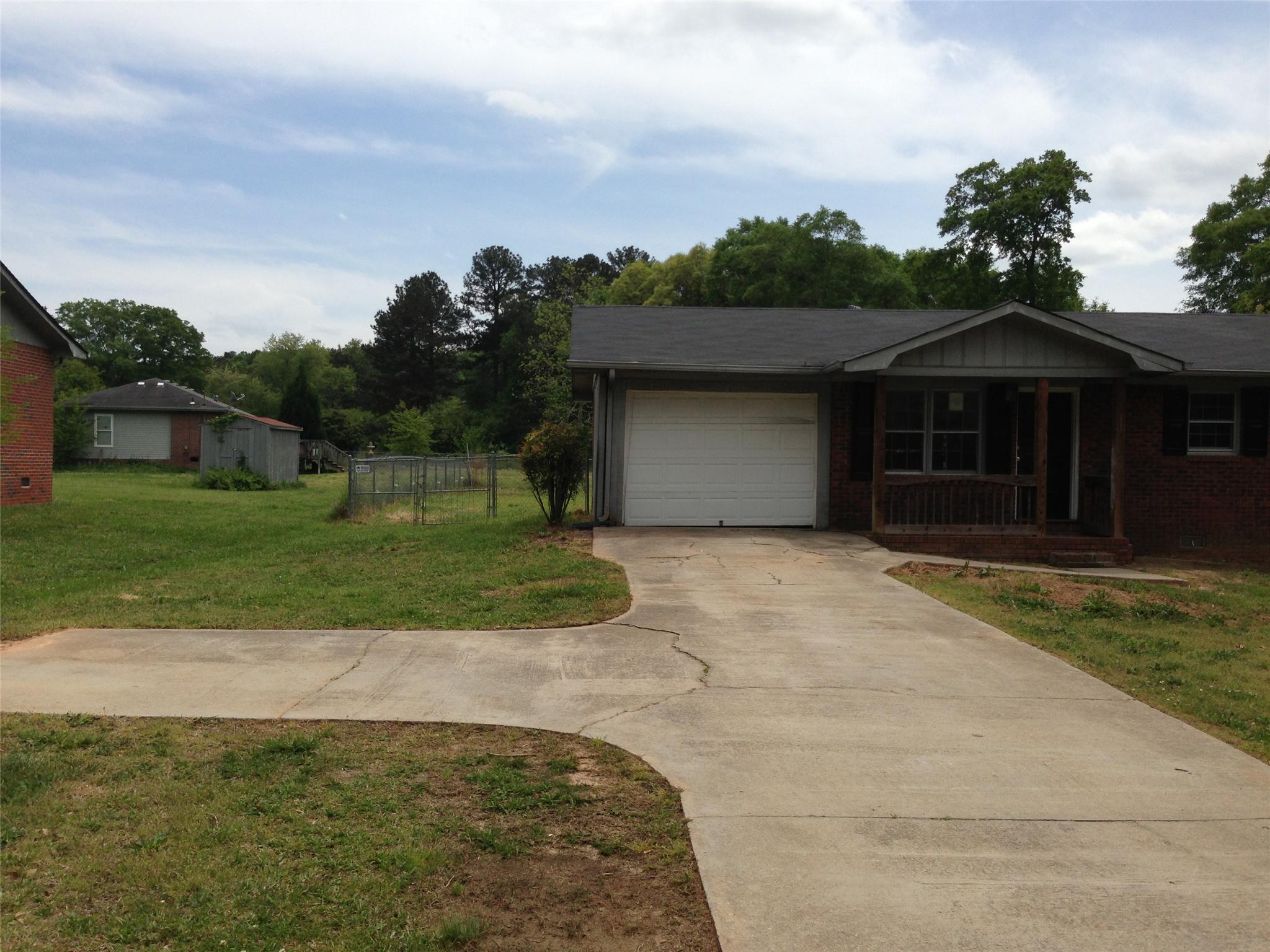 365 E Wright St, Winder, GA 30680 photo 5