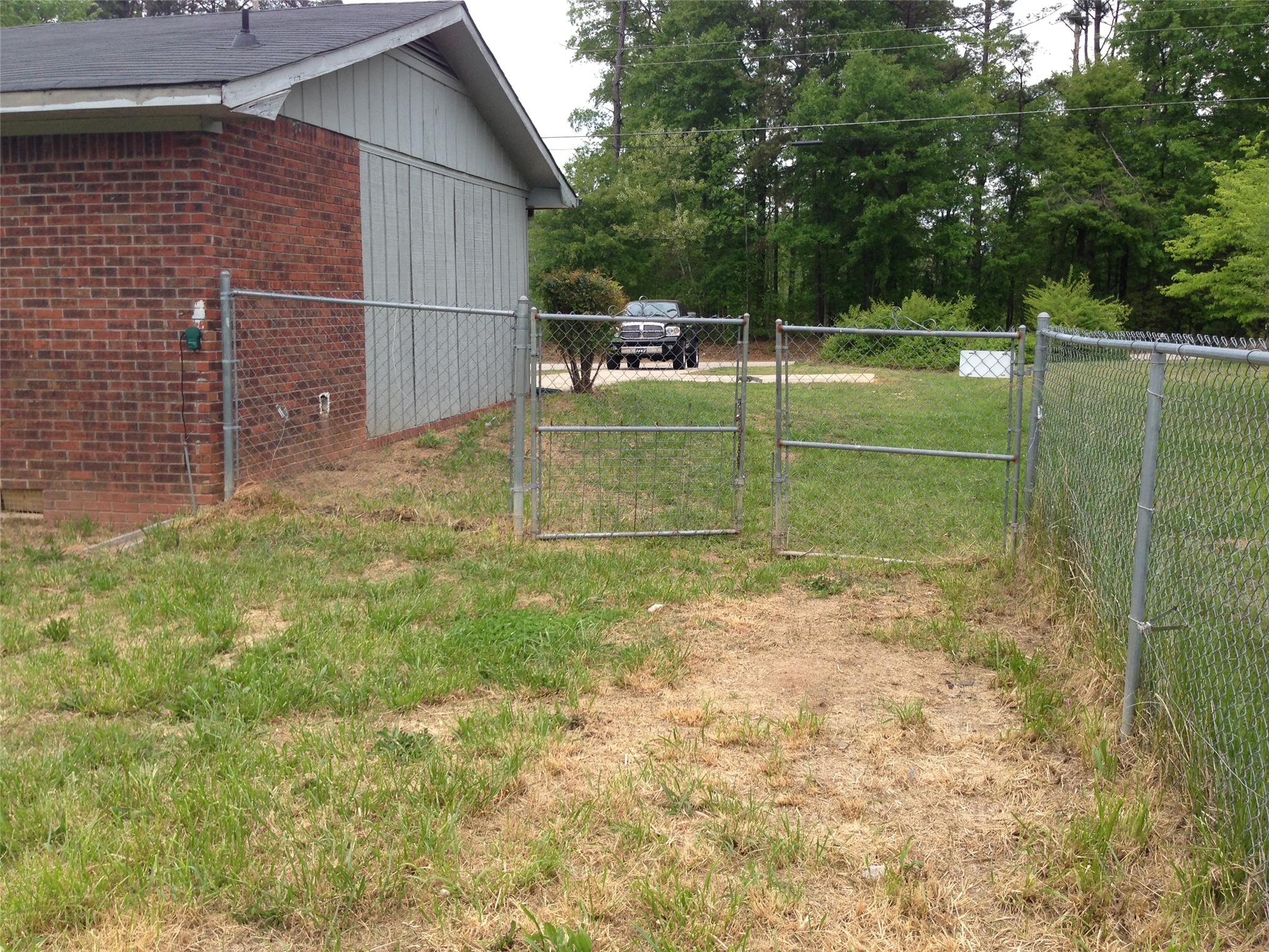 365 E Wright St, Winder, GA 30680 photo 4