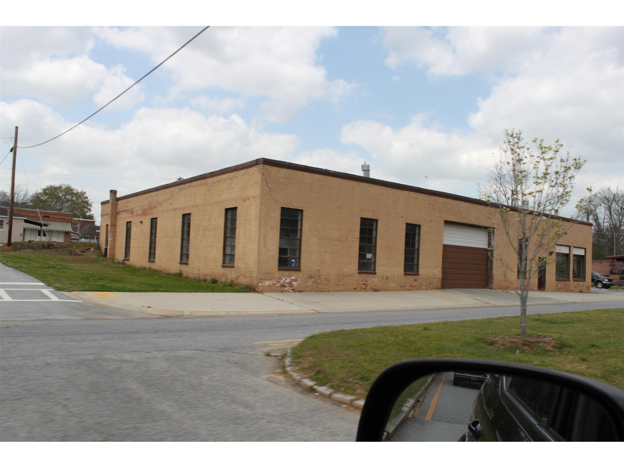 1967 Main St, Comer, GA 30629 photo 12