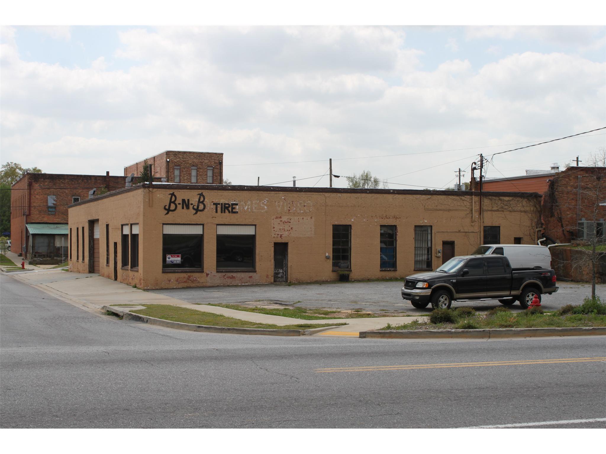 1967 Main St, Comer, GA 30629 photo 14