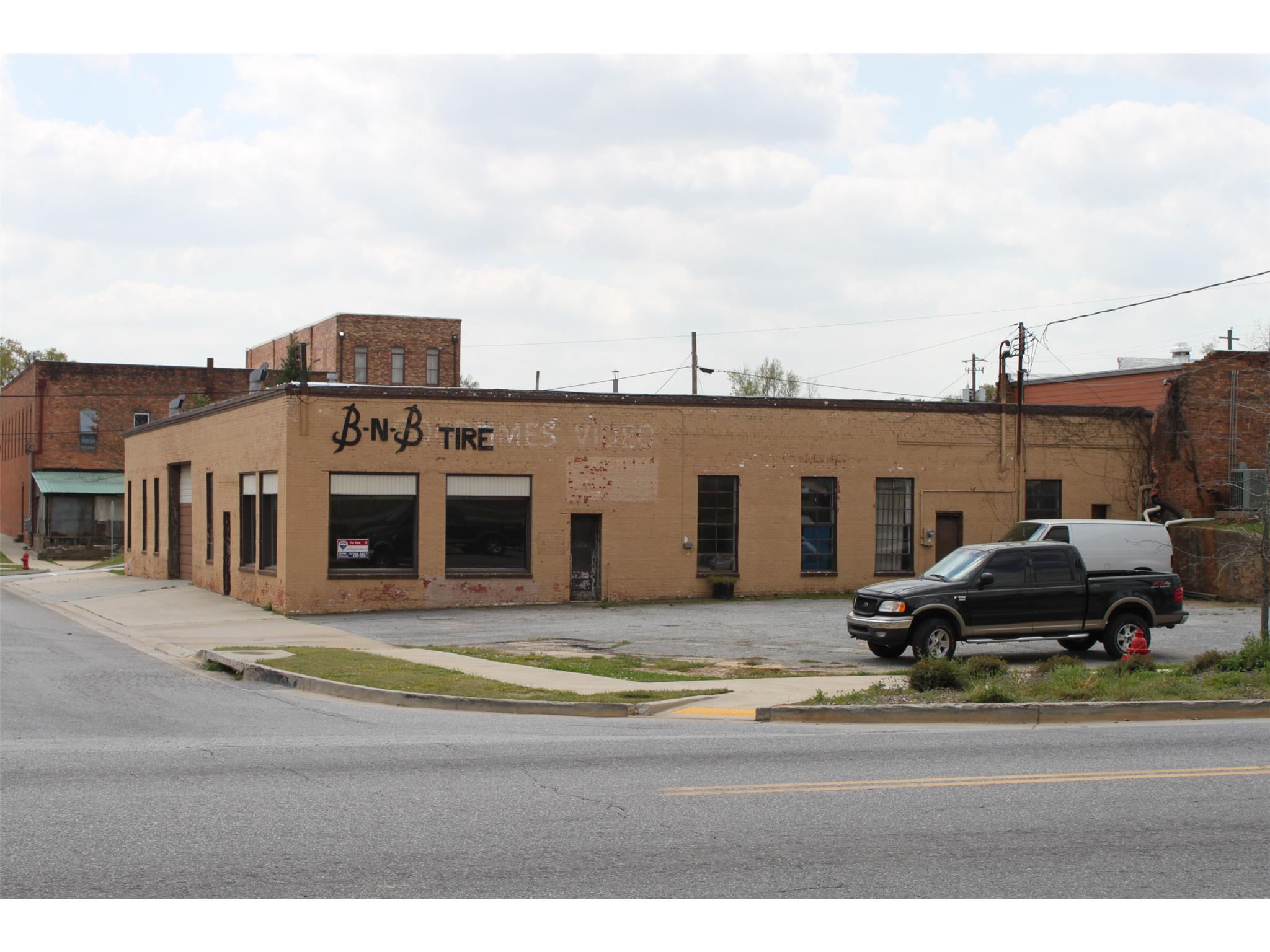 1967 Main St, Comer, GA 30629 photo 1
