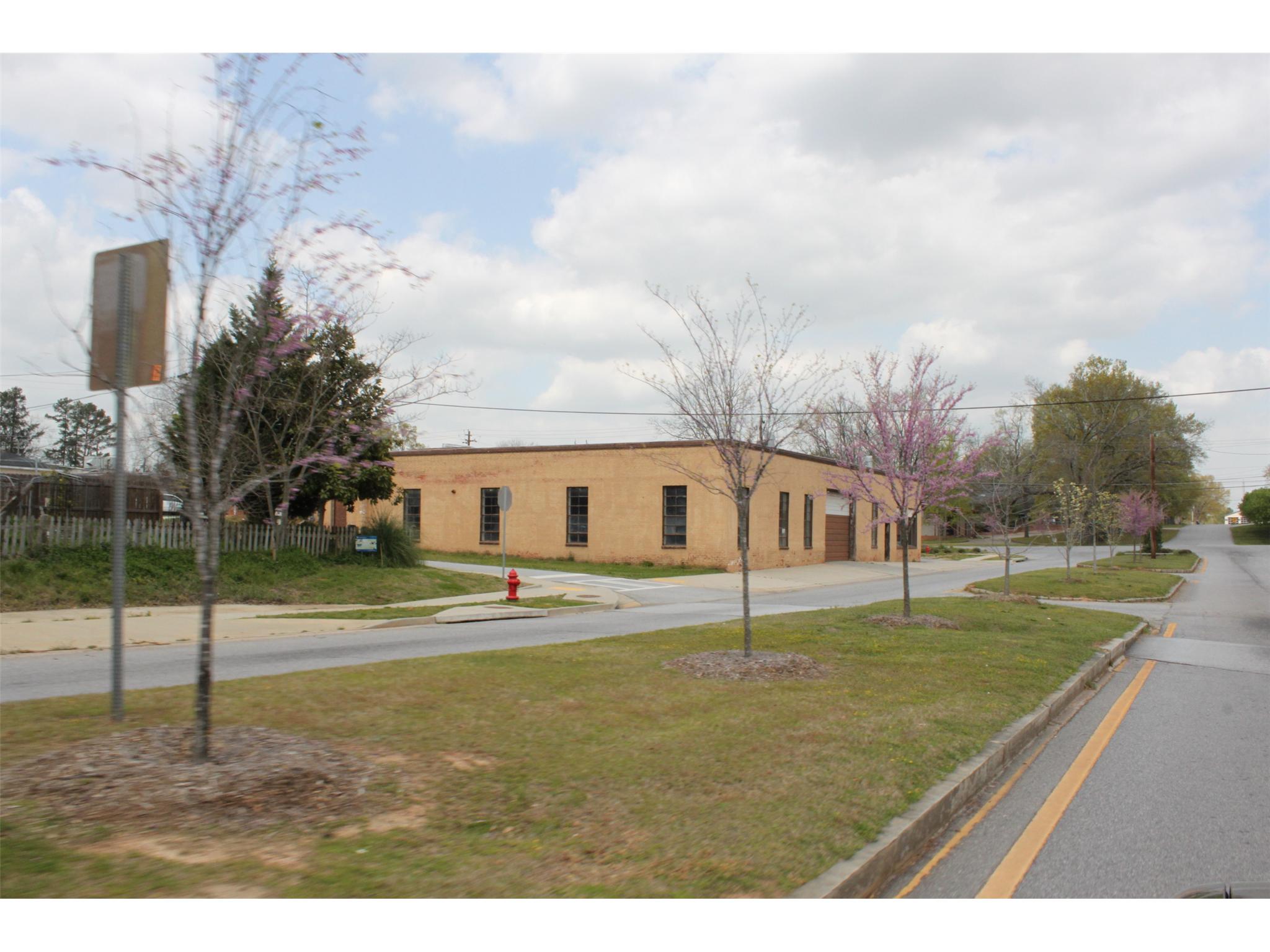 1967 Main St, Comer, GA 30629 photo 11
