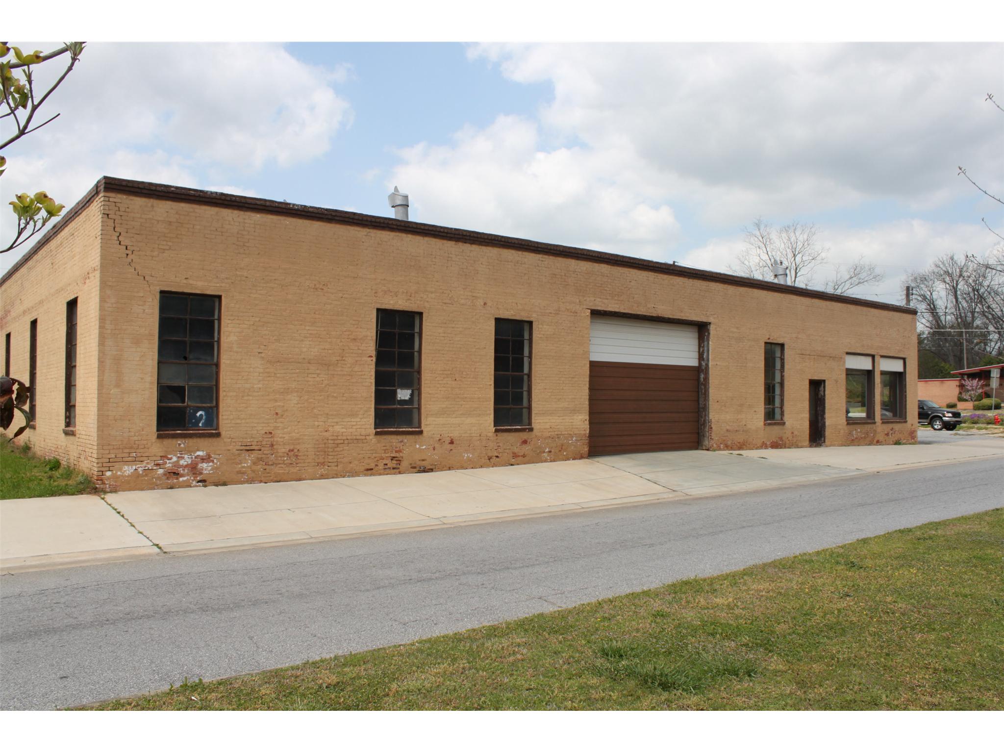 1967 Main St, Comer, GA 30629 photo 2