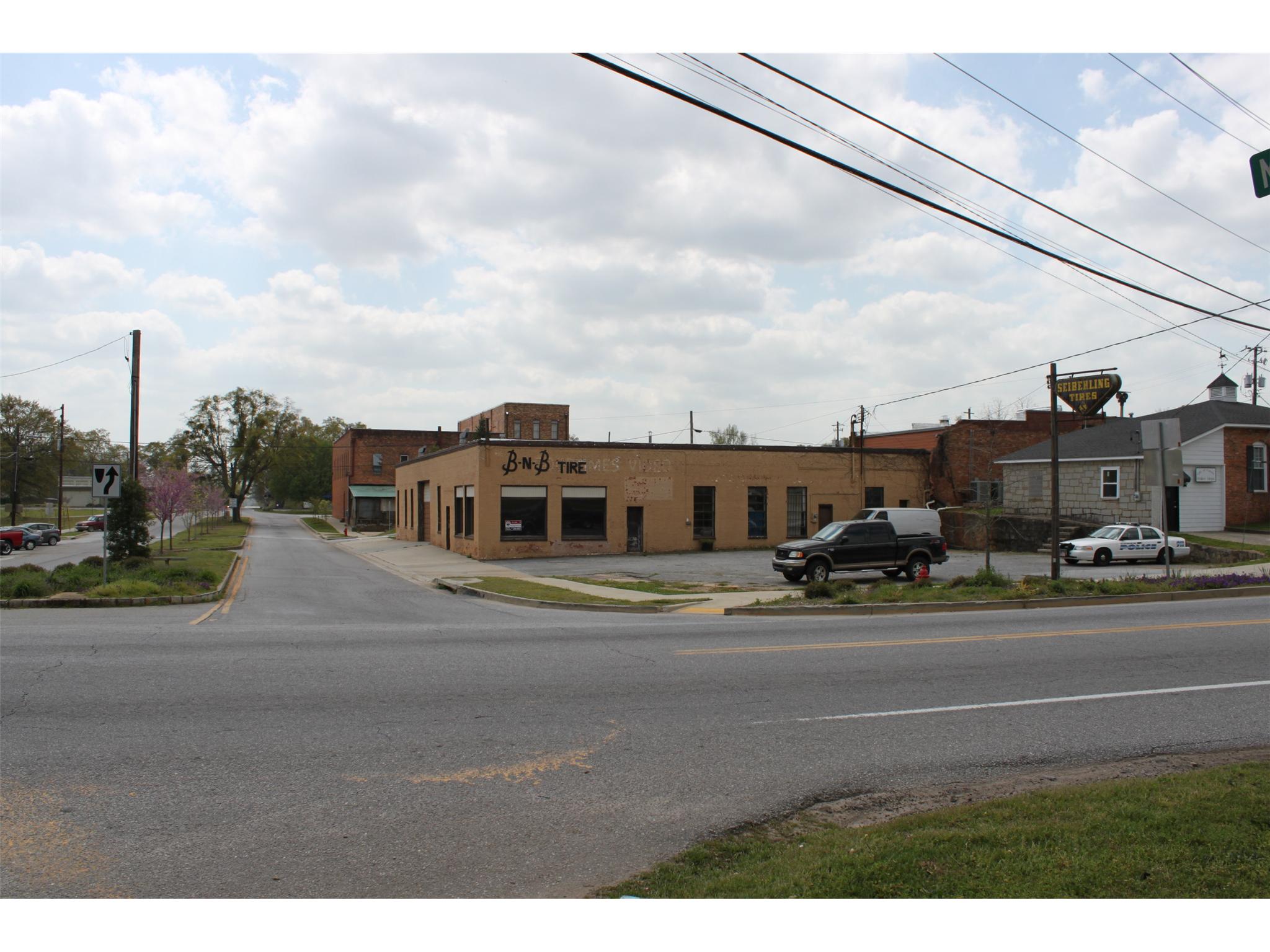 1967 Main St, Comer, GA 30629 photo 13