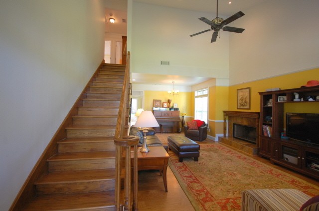 1072 Third St, Stone Mountain, GA 30083 photo 3