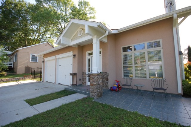 1072 Third St, Stone Mountain, GA 30083 photo 2
