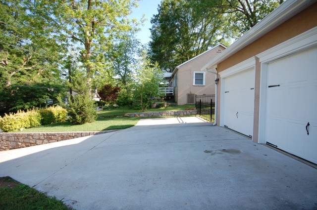 1072 Third St, Stone Mountain, GA 30083 photo 25