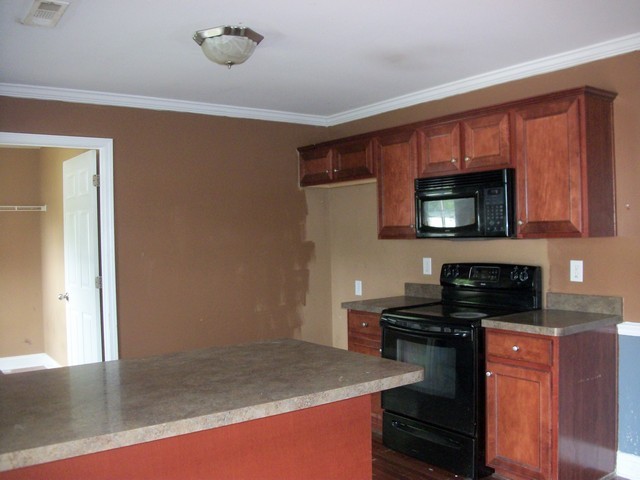 215 Hendricks St, Cornelia, GA 30531 photo 4