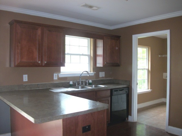 215 Hendricks St, Cornelia, GA 30531 photo 5
