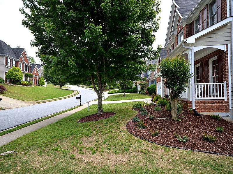 1484 Oglethorpe Dr, Suwanee, GA 30024 photo 2