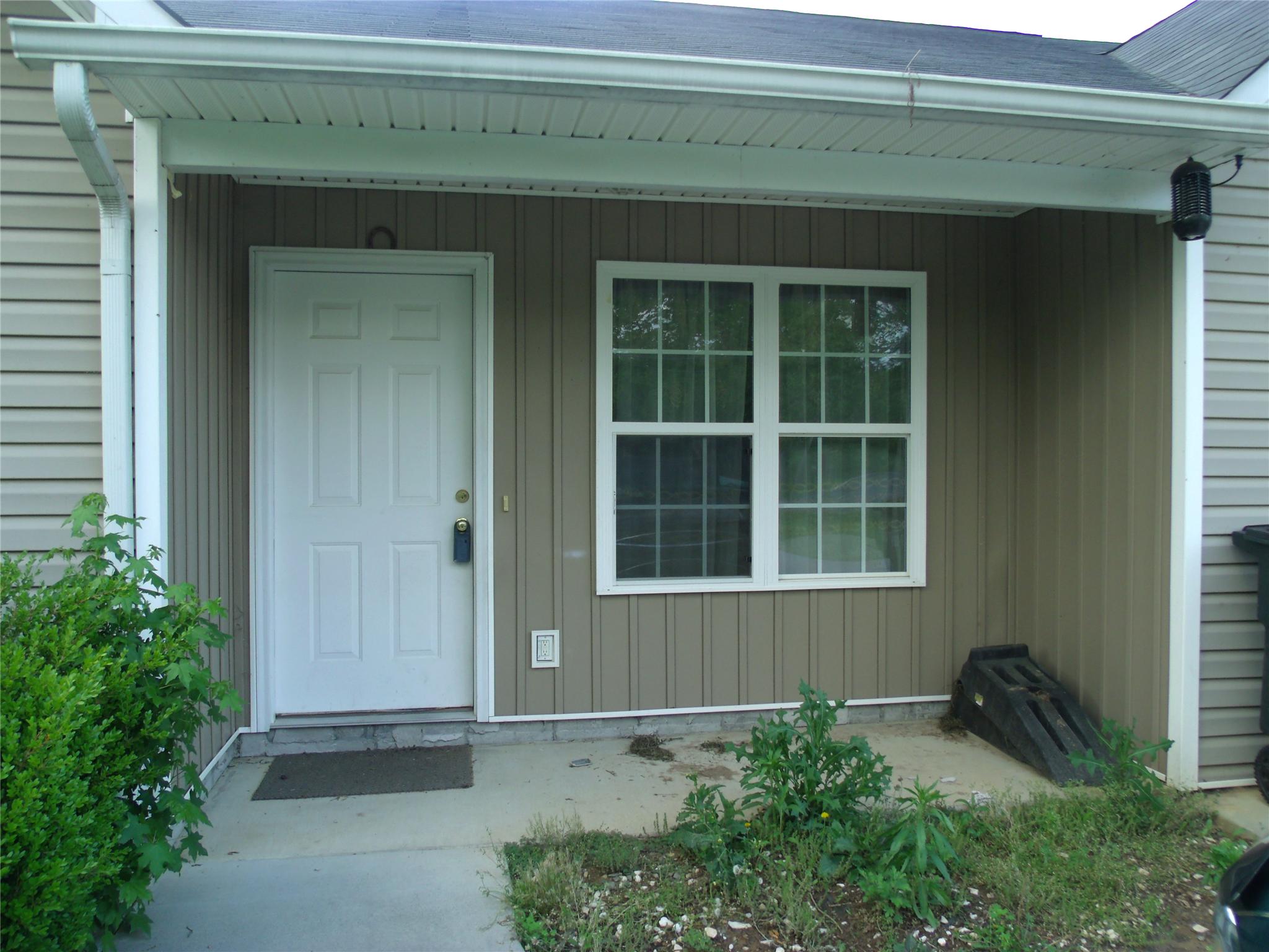 220 E May St, Calhoun, GA 30701 photo 2