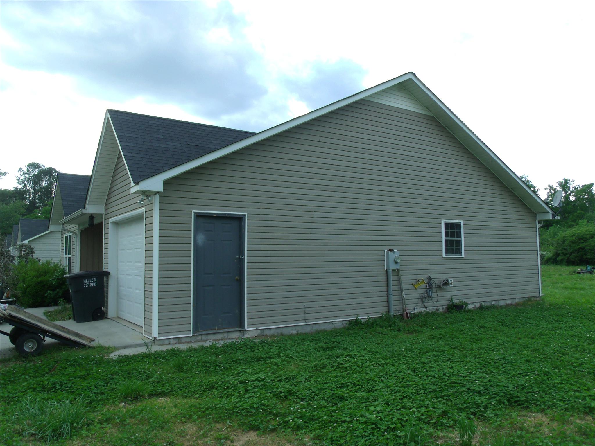 220 E May St, Calhoun, GA 30701 photo 4