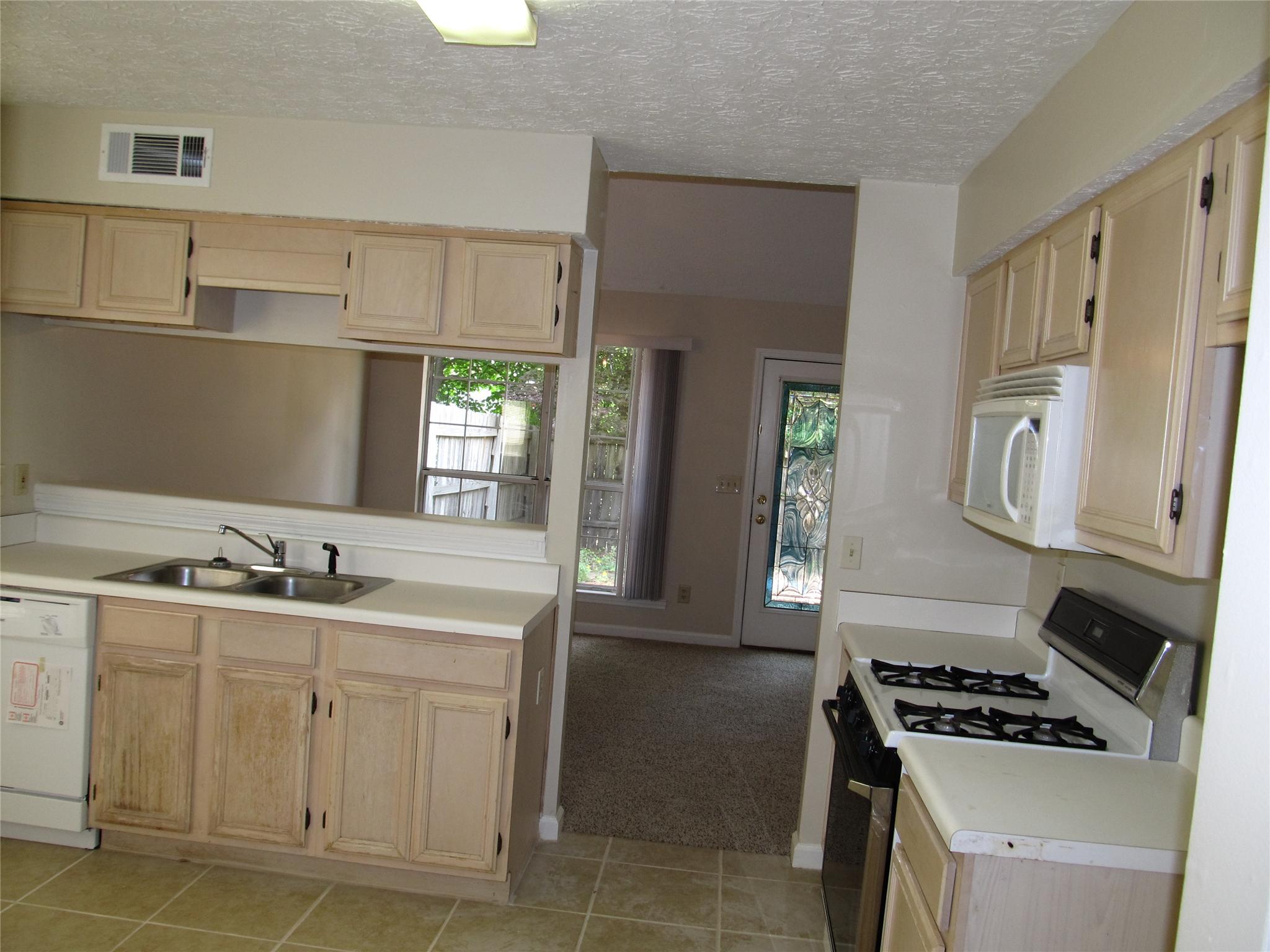 2949 Weston Brook Ln, Duluth, GA 30096 photo 2