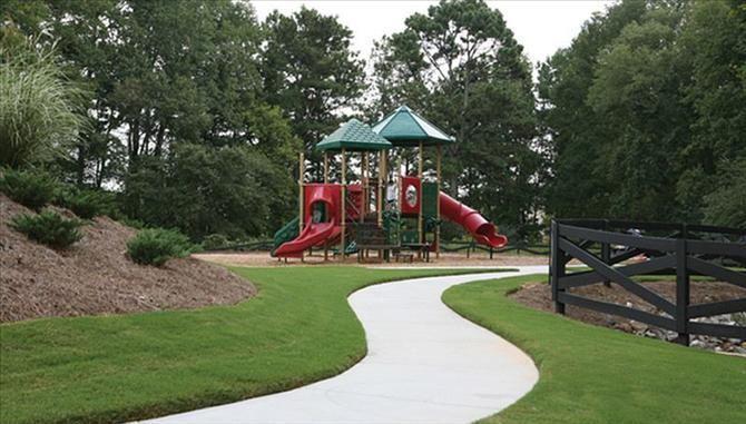 623 E Hampton Pl, Canton, GA 30115 photo 3