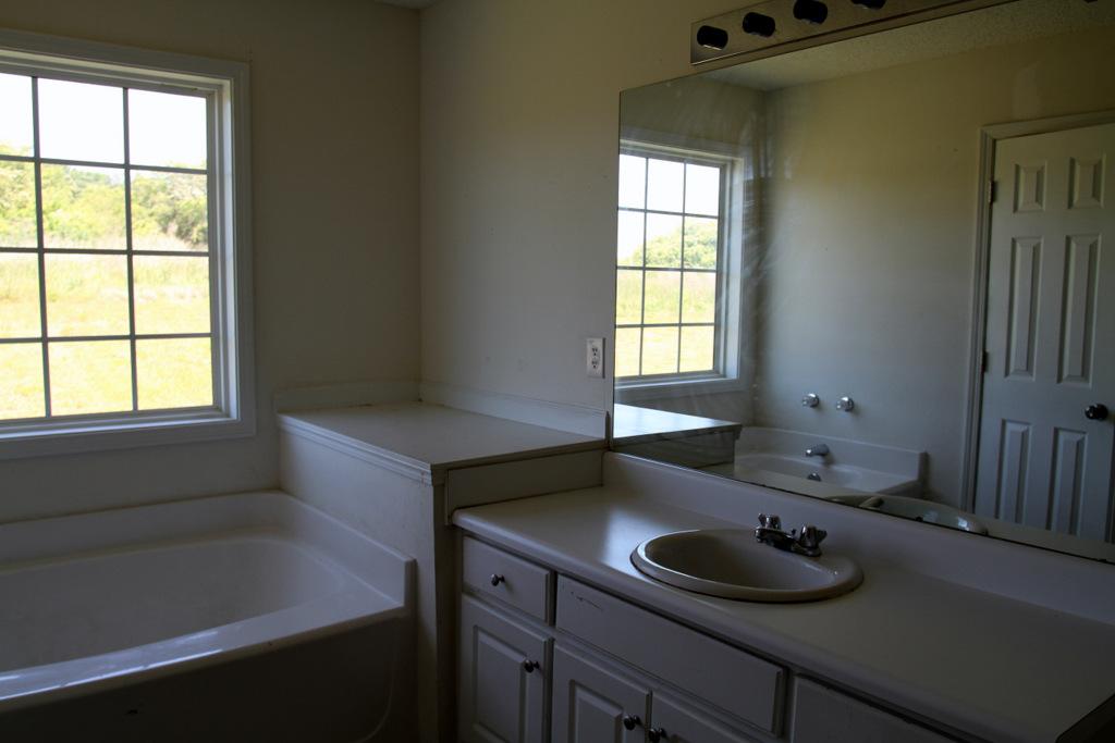 1608 Queens Dr, Winder, GA 30680 photo 8