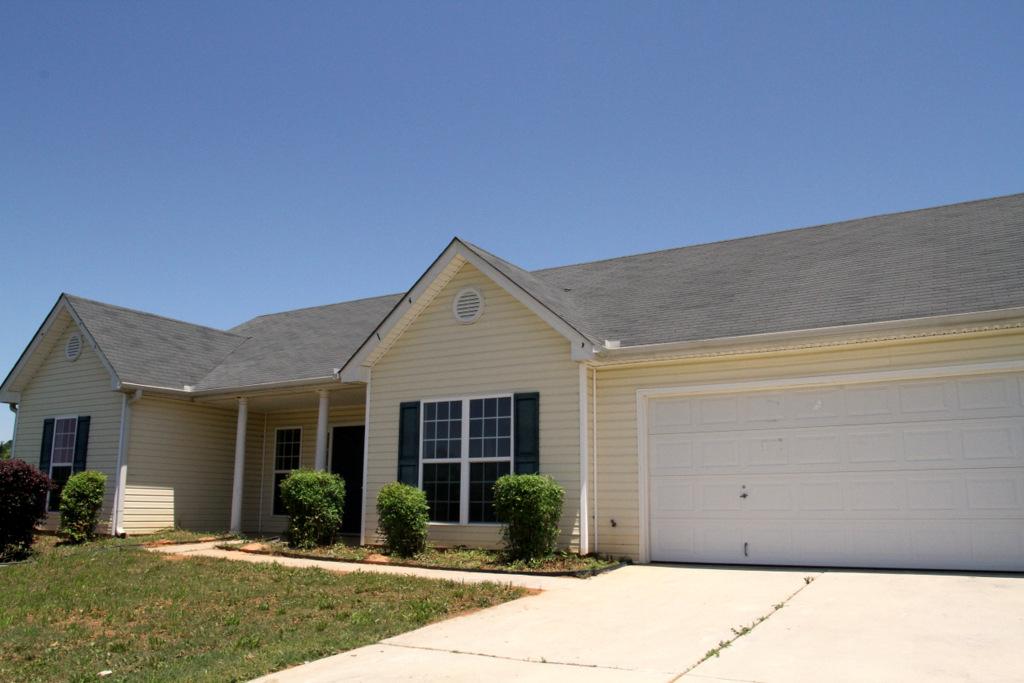 1608 Queens Dr, Winder, GA 30680 photo 1