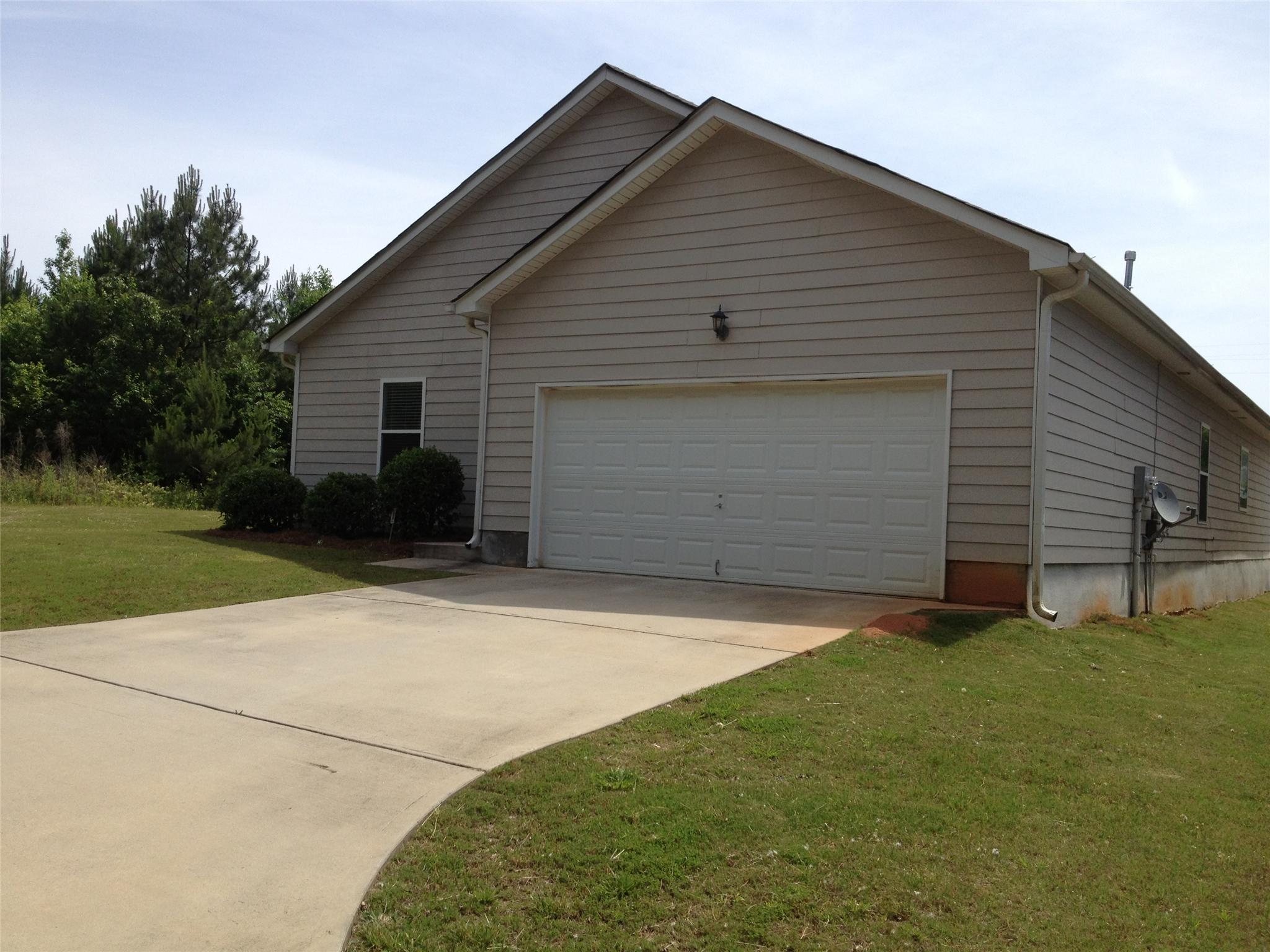 75 Kevin Ct, Porterdale, GA 30014 photo 3