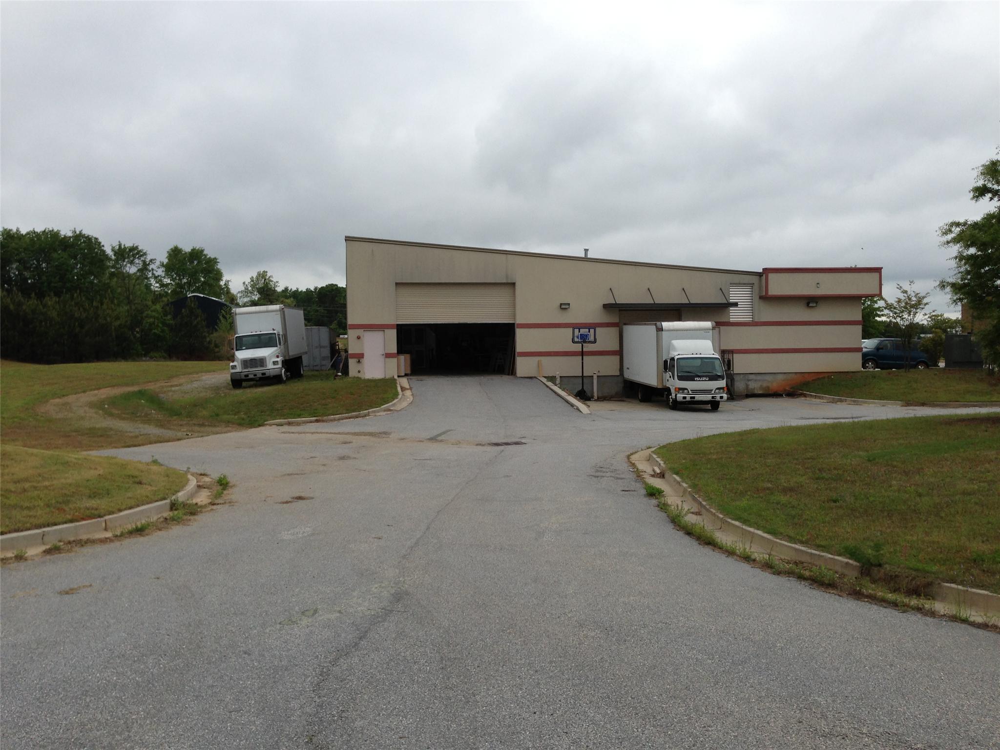 881 Royal Park Dr, Monroe, GA 30655 photo 4