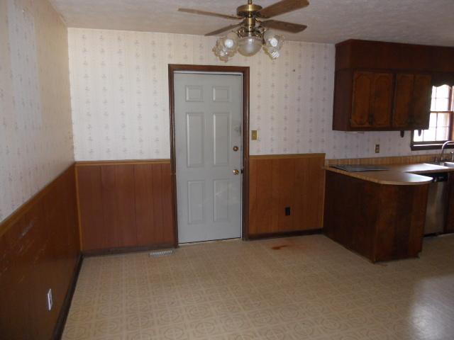 397 Castle Ave, Winder, GA 30680 photo 5