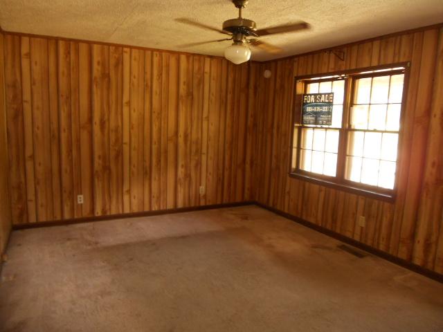 397 Castle Ave, Winder, GA 30680 photo 4