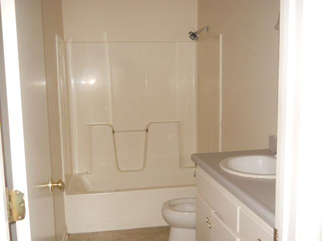 209 S River St, Claxton, GA 30417 photo 5
