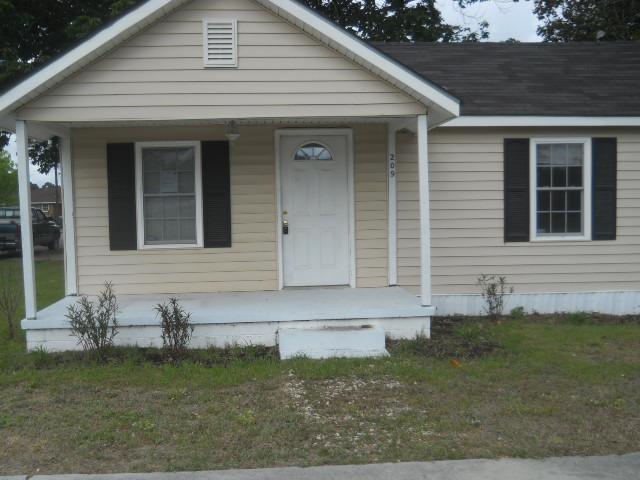 209 S River St, Claxton, GA 30417 photo 1