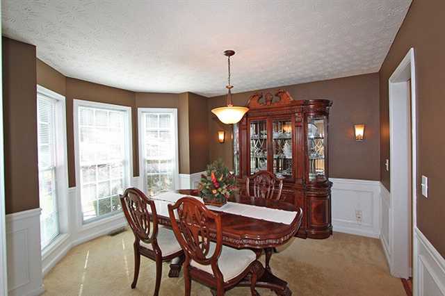 92 Saint Aurics Dr, Suwanee, GA 30024 photo 5
