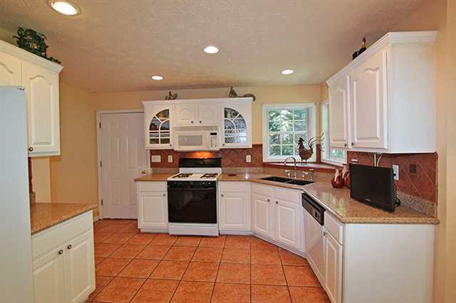 92 Saint Aurics Dr, Suwanee, GA 30024 photo 8
