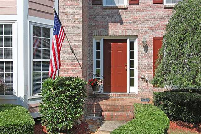 92 Saint Aurics Dr, Suwanee, GA 30024 photo 2