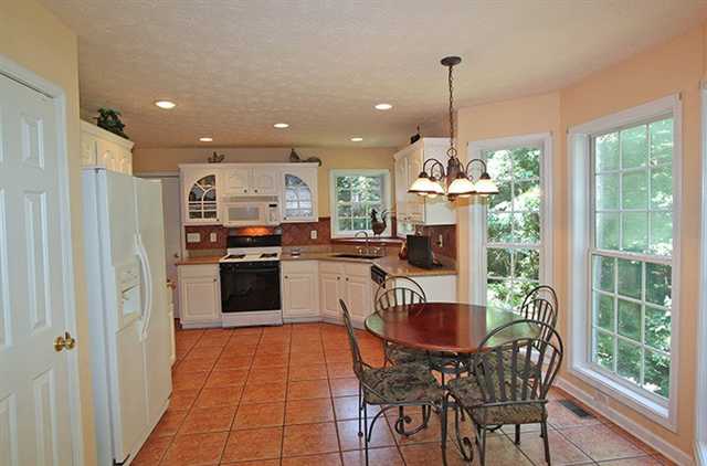92 Saint Aurics Dr, Suwanee, GA 30024 photo 7