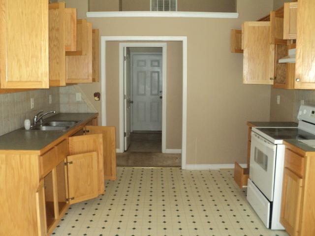 805 Long Leaf Cir, Winder, GA 30680 photo 3