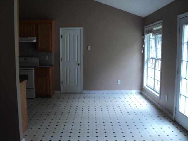 805 Long Leaf Cir, Winder, GA 30680 photo 4