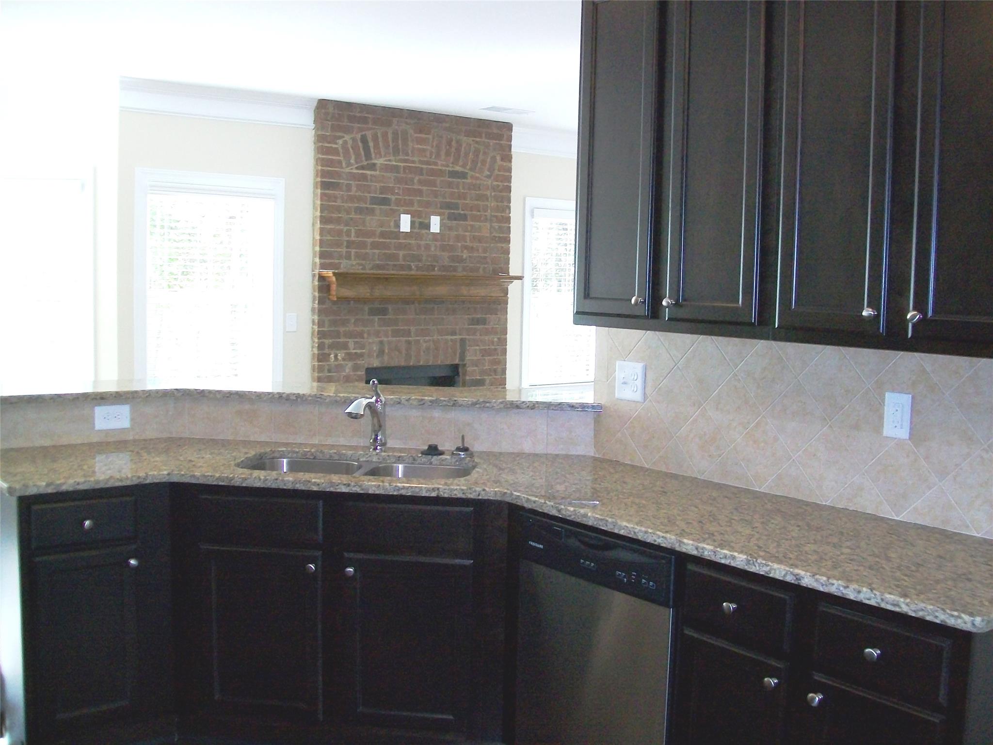 921 Damson Trl, Hampton, GA 30228 photo 6