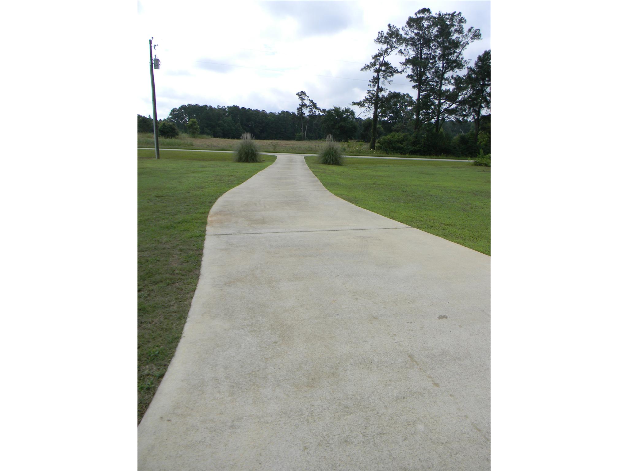 562 Mckenzie Rd, Milner, GA 30257 photo 2