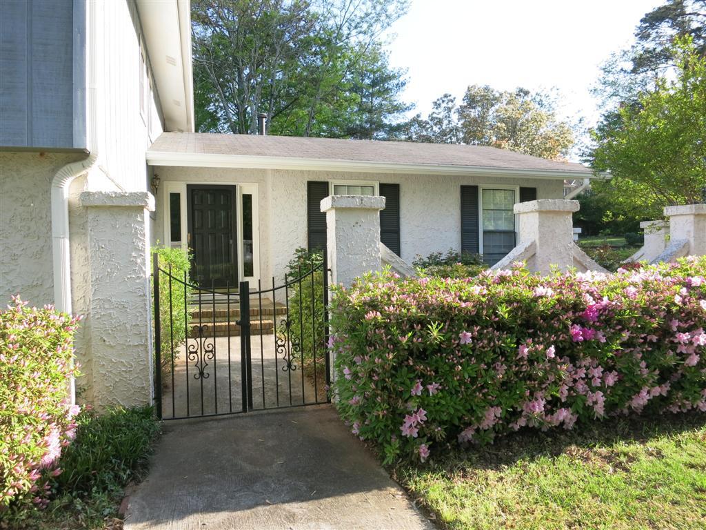 2836 Dellinger Dr, Marietta, GA 30062 photo 2