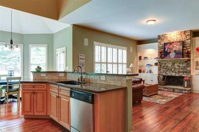 1020 Water View Ln, Suwanee, GA 30024 photo 2
