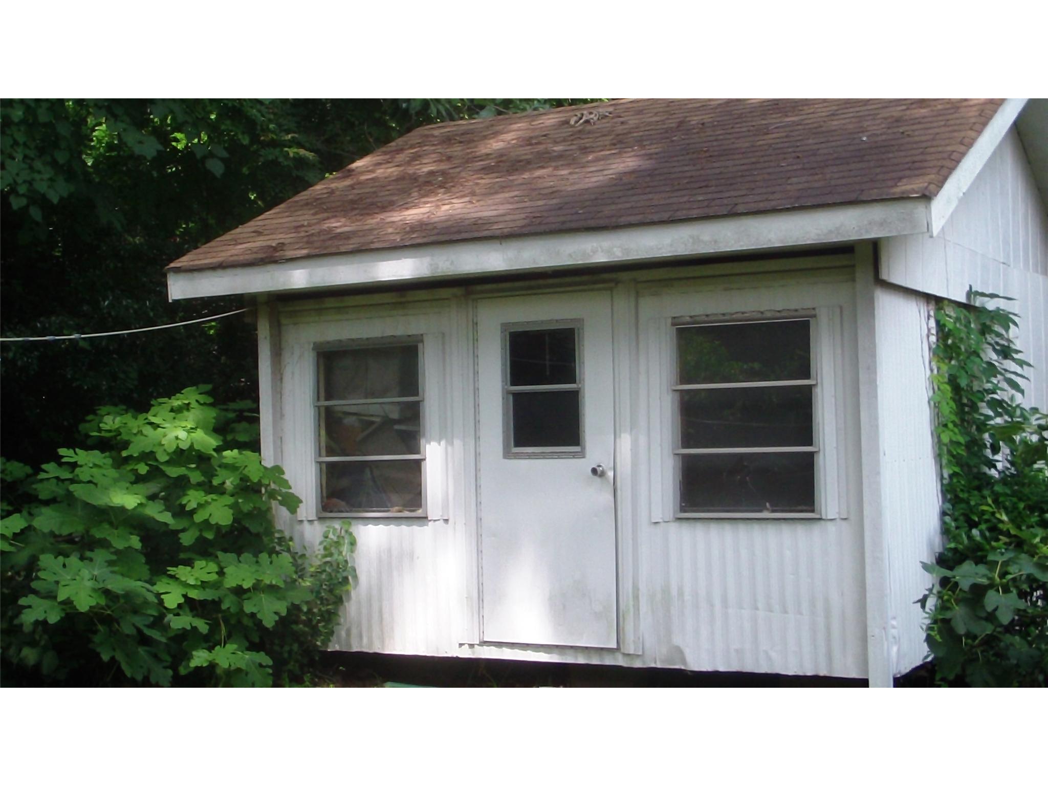 304 Taylor St, Barnesville, GA 30204 photo 4