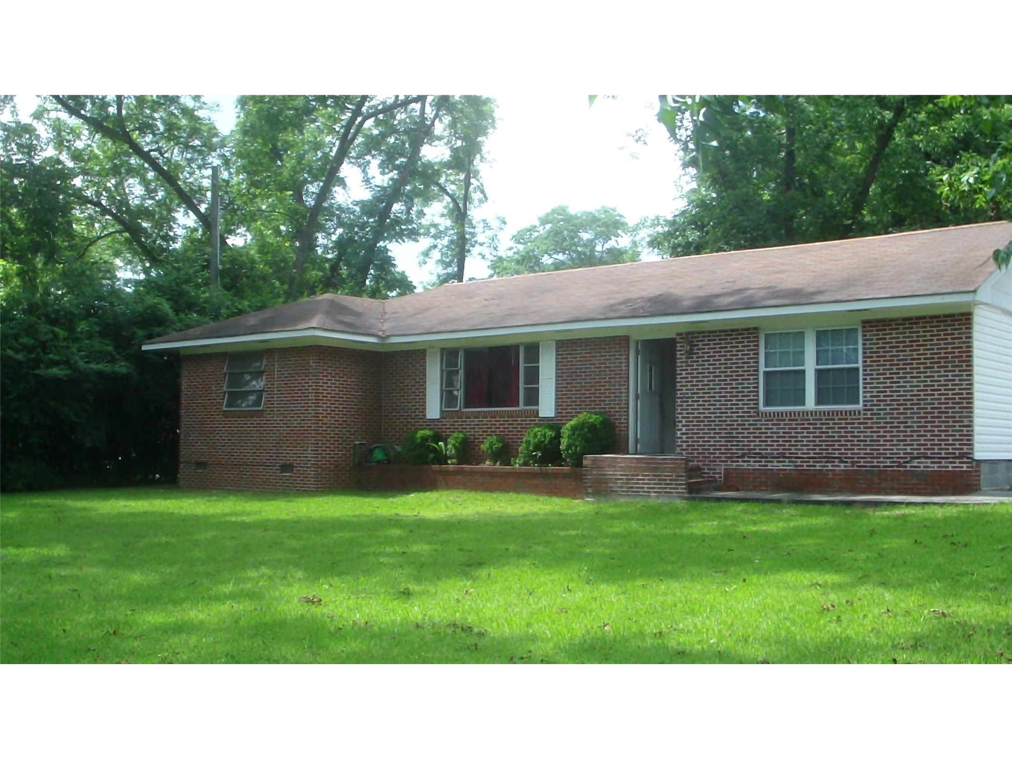 304 Taylor St, Barnesville, GA 30204 photo 1