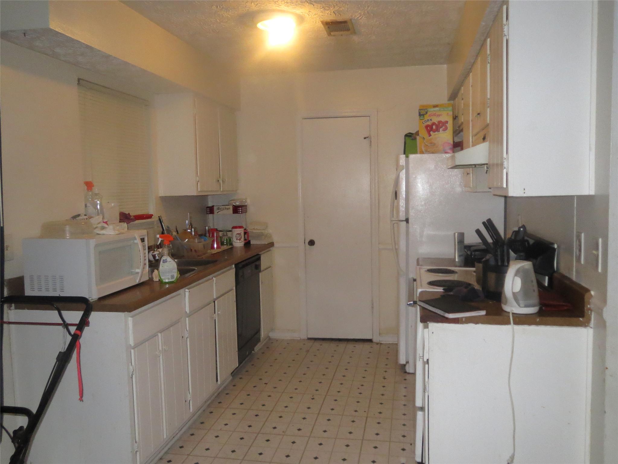 2873 Panther Ct, Rex, GA 30273 photo 5