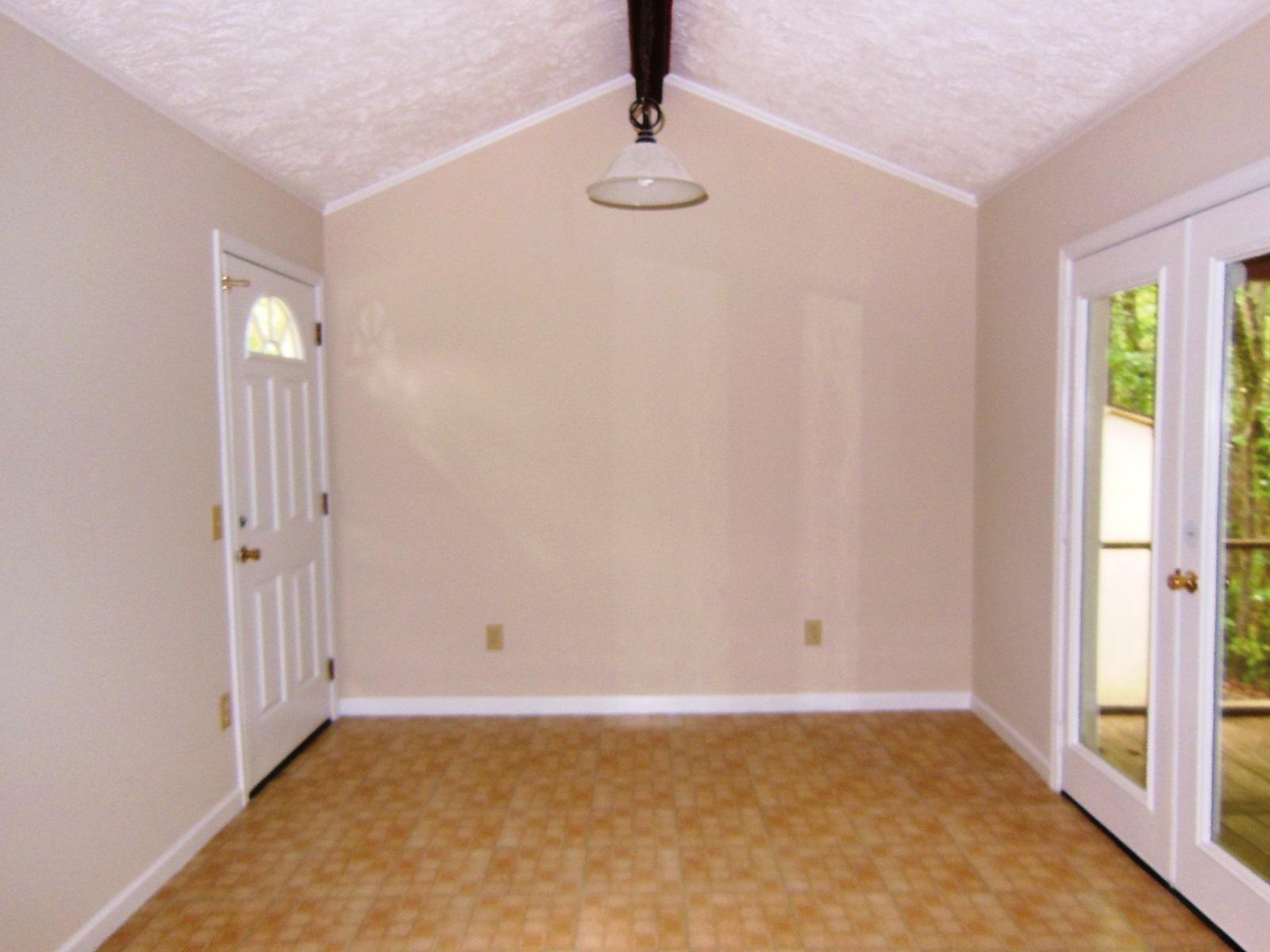 211 Nancy Dr, Toccoa, GA 30577 photo 3