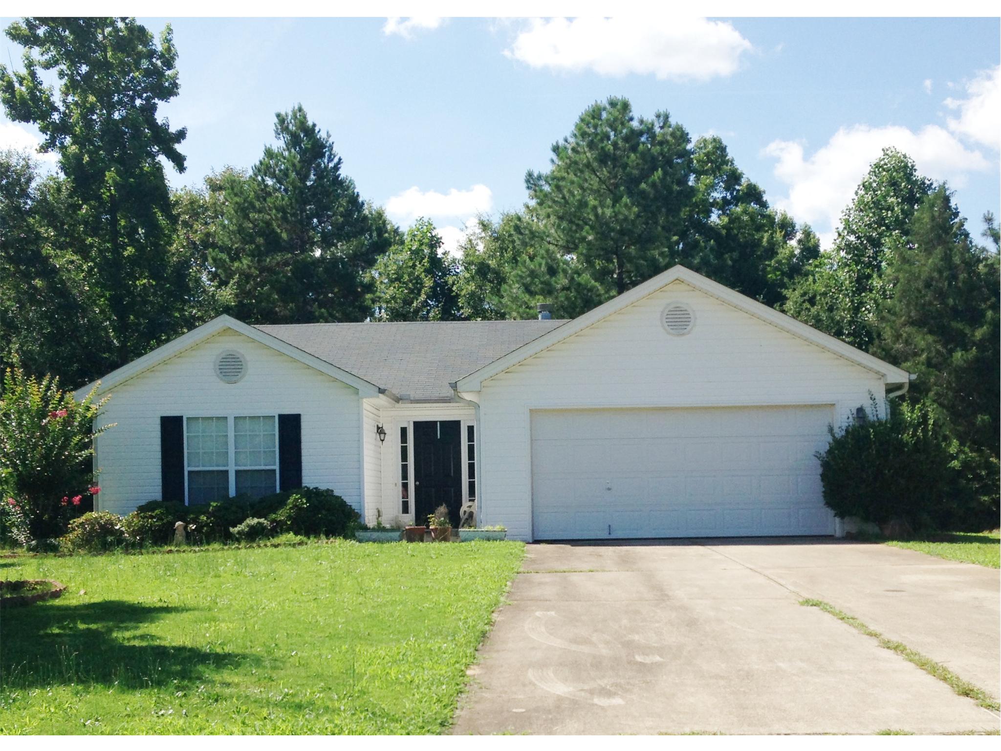 2009 Emerald Pointe Dr, Winder, GA 30680 photo 1