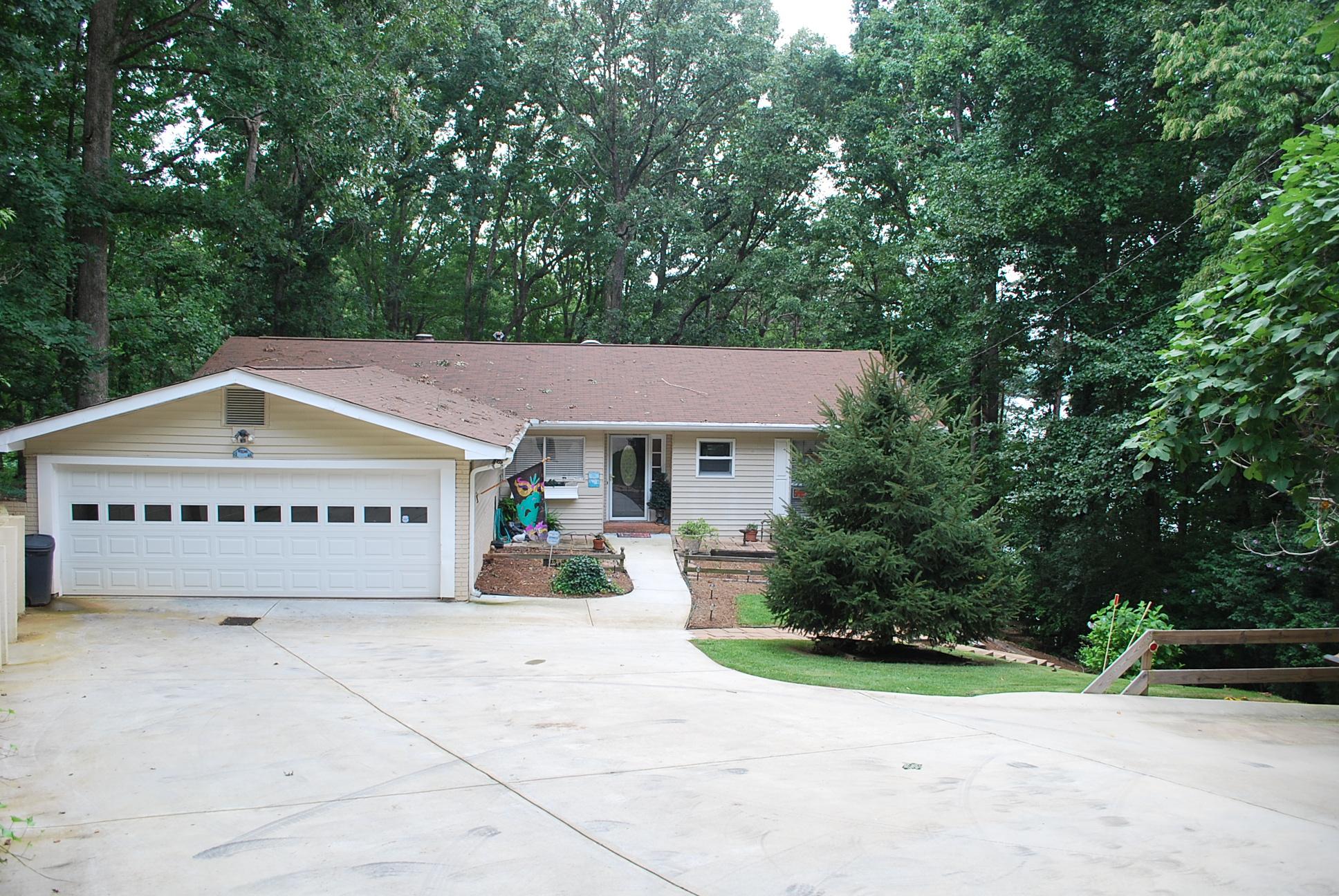 2141 Pine Tree Cir, Gainesville, GA 30501 photo 1