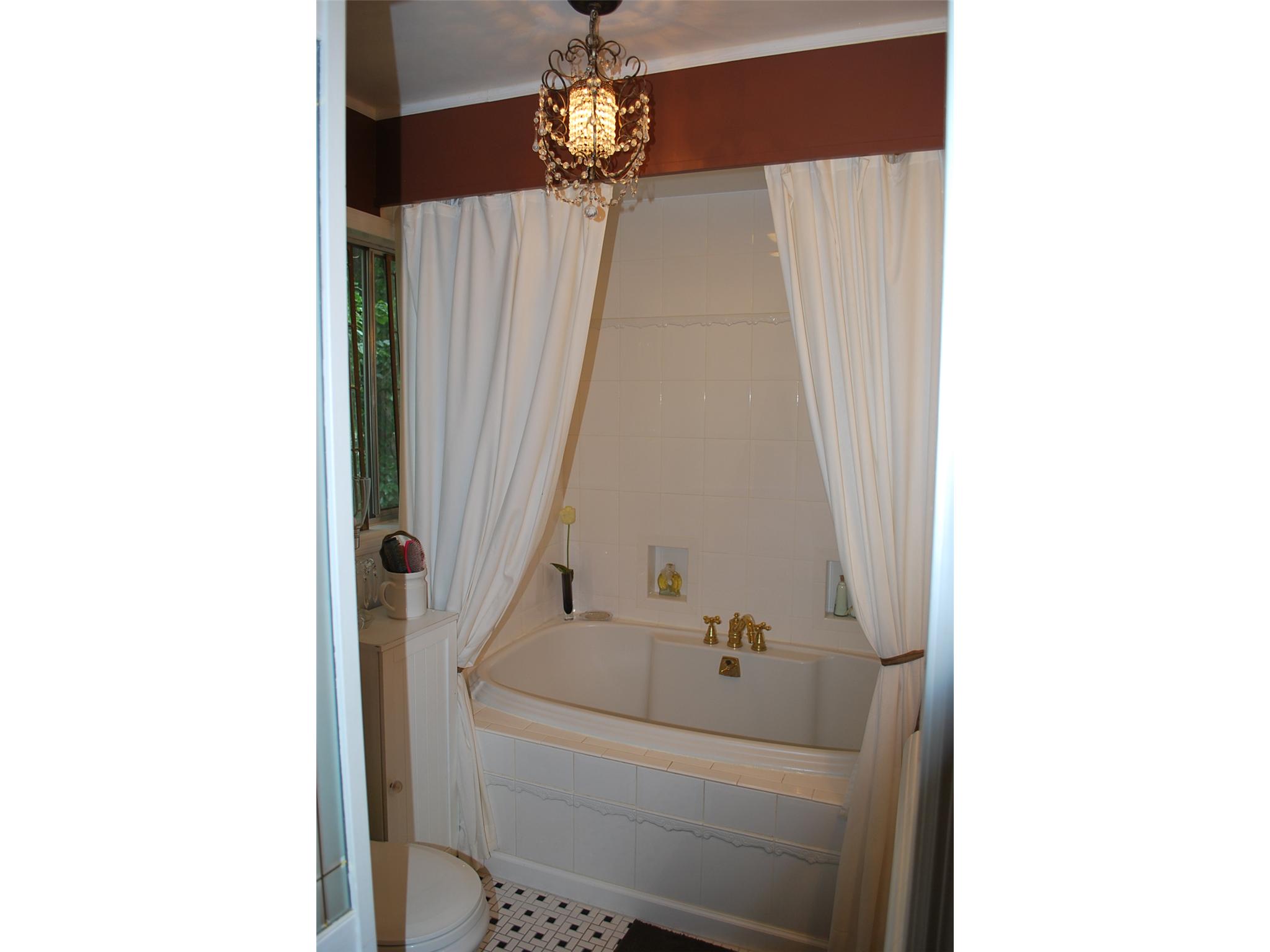 2141 Pine Tree Cir, Gainesville, GA 30501 photo 9
