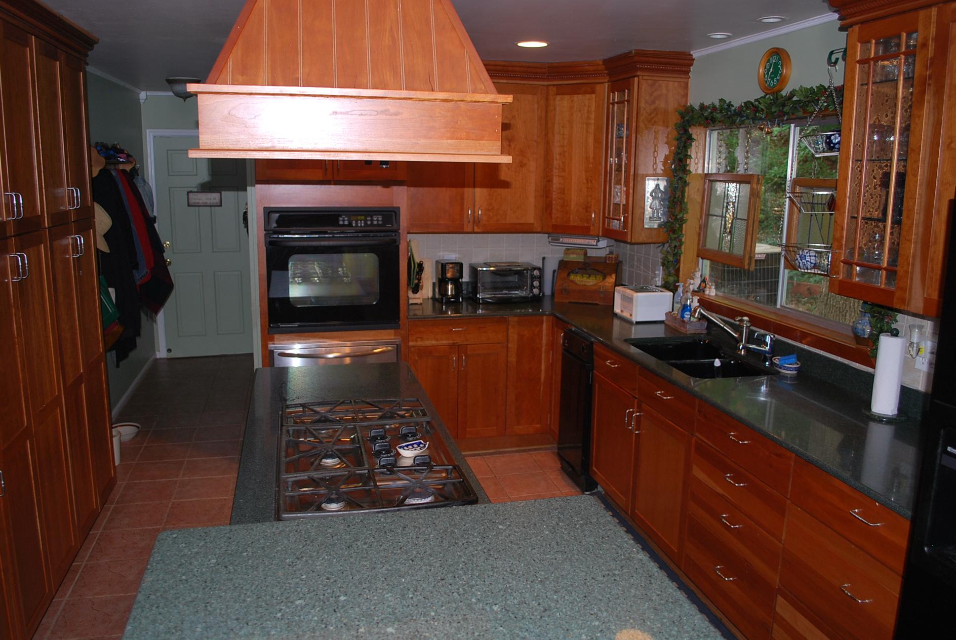 2141 Pine Tree Cir, Gainesville, GA 30501 photo 4